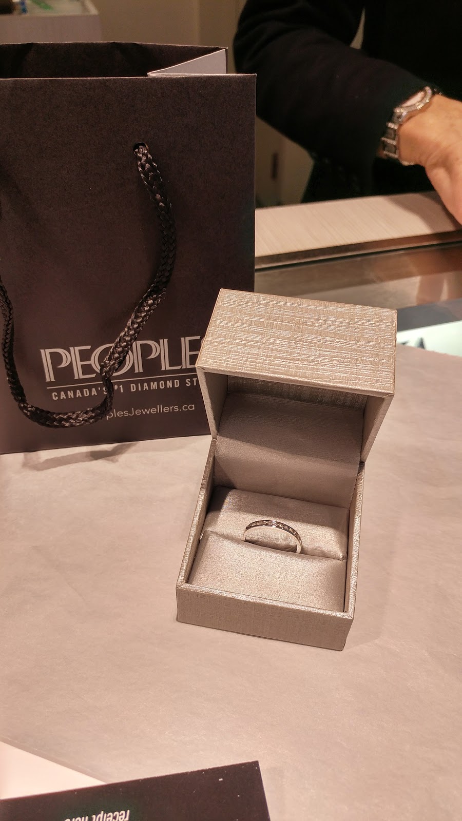 Peoples Jewellers | 17600 Yonge St Unit C4, Newmarket, ON L3Y 4Z1, Canada | Phone: (905) 898-2321