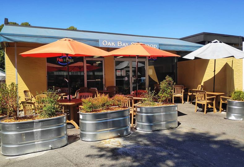 Oak Bay Seafood | 2024 Oak Bay Ave, Victoria, BC V8R 1E4, Canada | Phone: (778) 432-0227