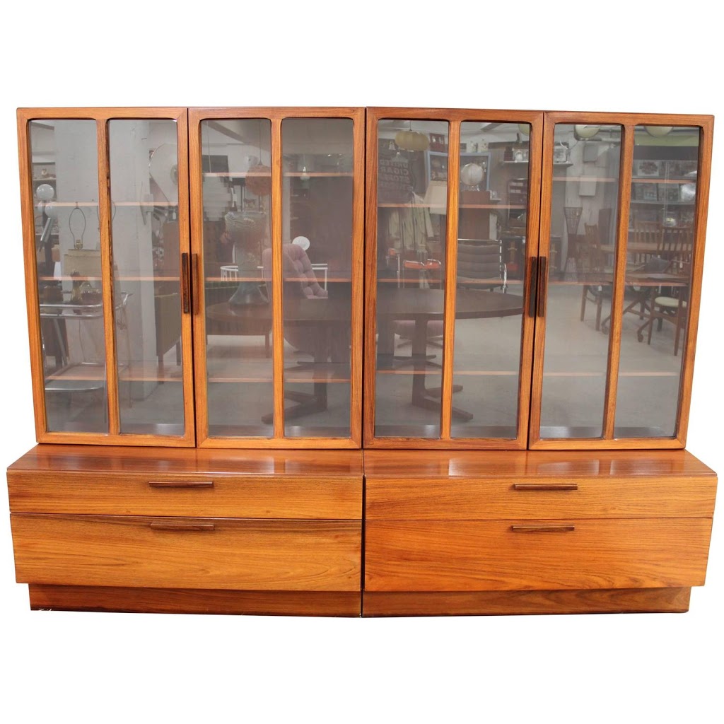 Antique Avenue | 329 Ottawa St N, Hamilton, ON L8H 3Z8, Canada | Phone: (905) 547-7168