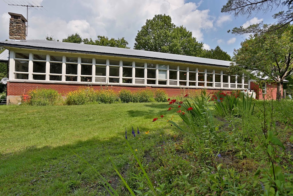 Rozynski Arts Center | 2133 Chemin de Ways Mills, Barnston-Ouest, QC J0B, Canada | Phone: (819) 838-1657