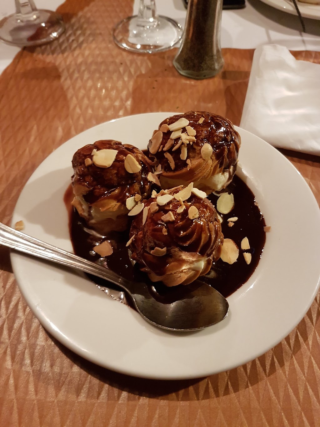 Eduardo Duluth | 404 Av. Duluth E, Montréal, QC H2L 1A3, Canada | Phone: (514) 843-3330