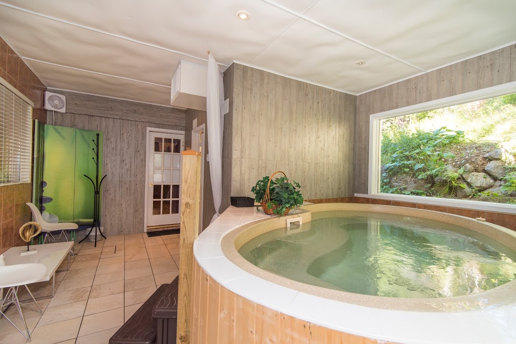Massage Spa Sur le Lac | 250 Rue Saint Venant, Sainte-Agathe-des-Monts, QC J8C 2Z7, Canada | Phone: (819) 326-7016