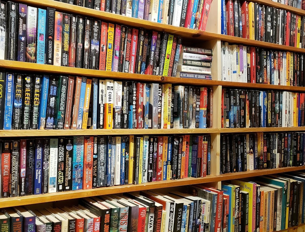 The Book Lady | 24 Market St, Fenelon Falls, ON K0M 1N0, Canada | Phone: (705) 886-2665