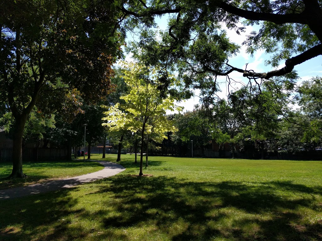Edgewood Parkette | 2050 Dundas St E, Toronto, ON M4L 1M7, Canada | Phone: (416) 392-2489
