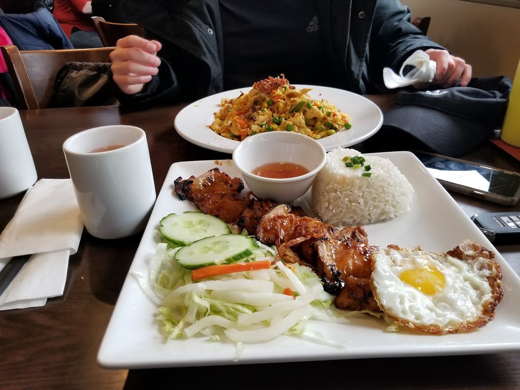 Green Leaf Vietnamese Bistro | 832 Goldstream Ave, Victoria, BC V9B 2X7, Canada | Phone: (250) 391-5589
