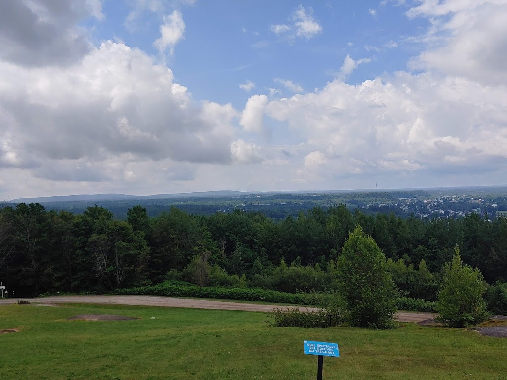 Mont Laura | 1151 Rue des Géants, Saint-Raymond, QC G3L 5A3, Canada | Phone: (418) 337-2202
