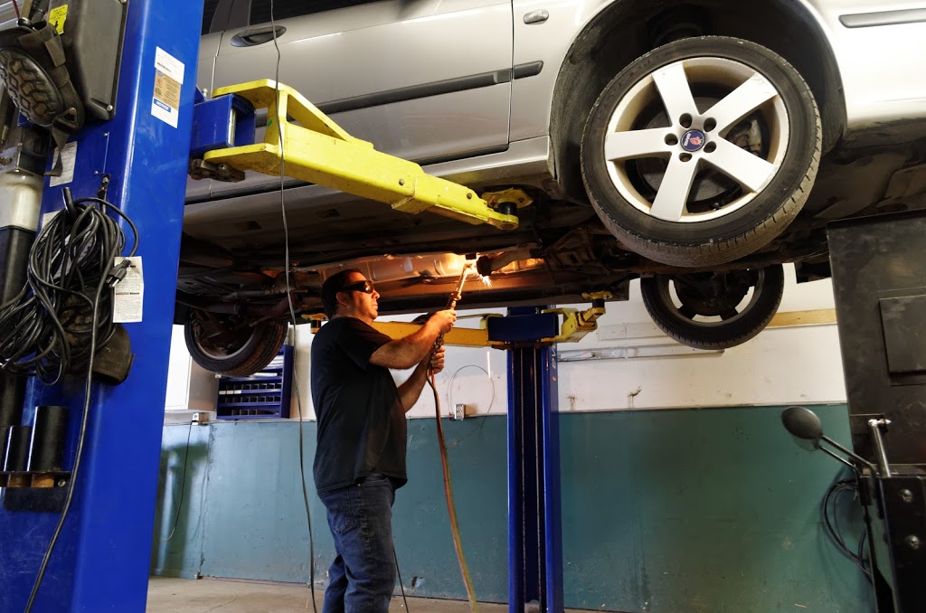 Johns Auto Service & Repair | 494 The Parkway, Peterborough, ON K9J 7L9, Canada | Phone: (705) 742-2277