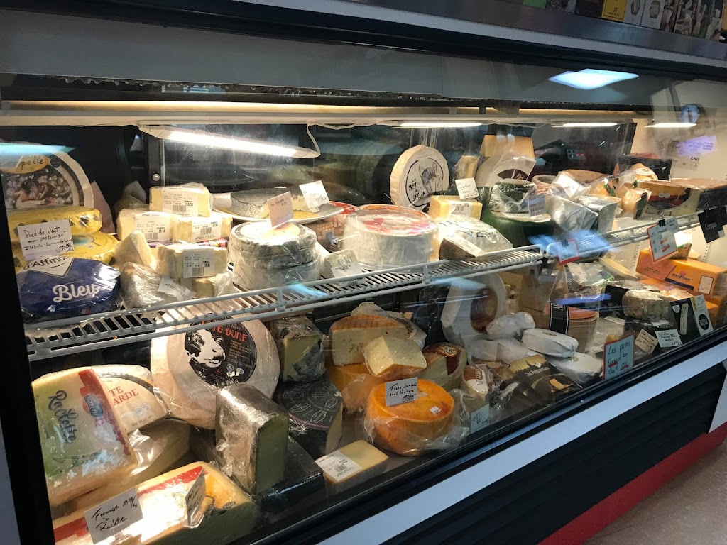 Boucherie du Centre Ville | 405 Rue Jean-Rioux, Trois-Pistoles, QC G0L 4K0, Canada | Phone: (418) 851-3724