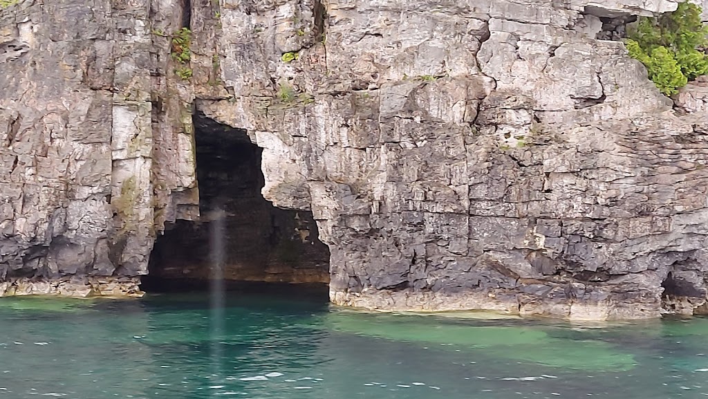 On the Water Kayaks | 53 Bay St, Tobermory, ON N0H 2R0, Canada | Phone: (519) 596-2626