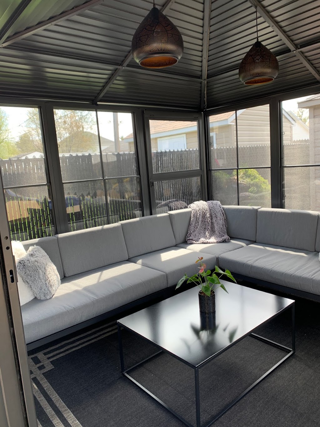 Lawn Jardin | 7800 Rue Notre Dame O, Montréal, QC H4C 3K4, Canada | Phone: (514) 241-9912