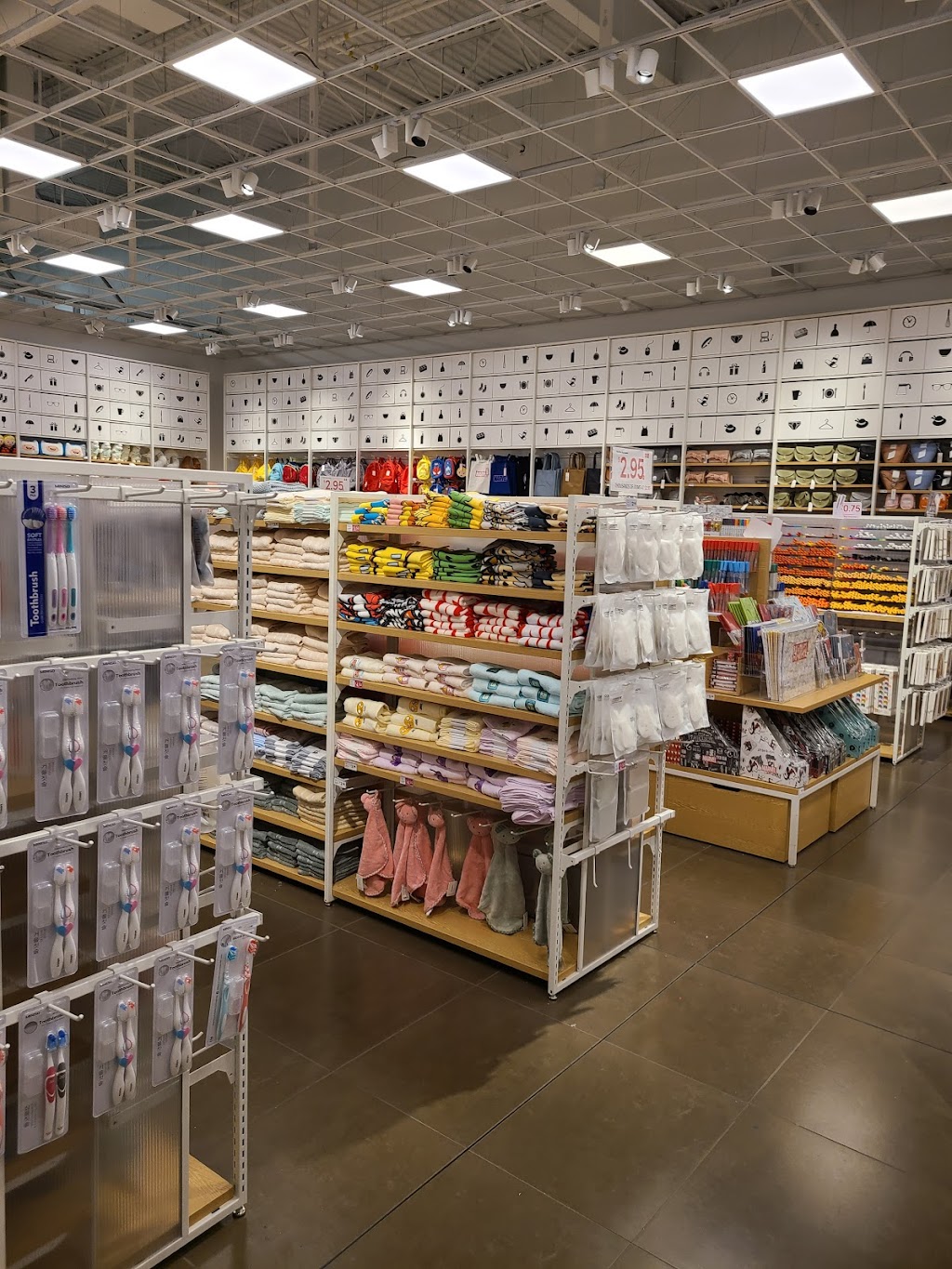 MINISO | Tsawwassen Mills, 5000 Canoe Pass Wy #317, Delta, BC V4M 0B3, Canada | Phone: (604) 382-0089