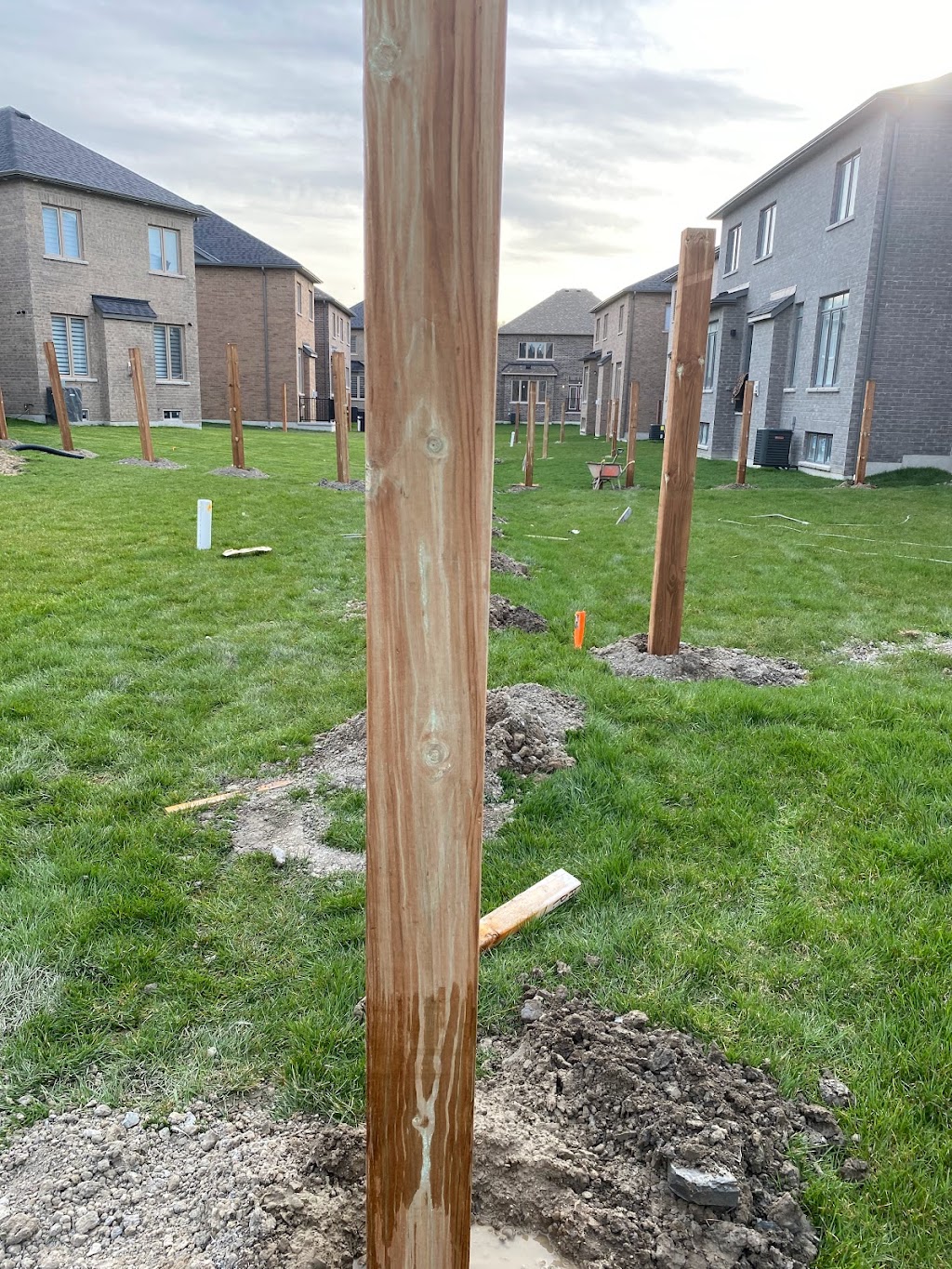Msg Post Hole Diggers | 1337 Margate Dr, Oshawa, ON L1K 2S5, Canada | Phone: (647) 499-3807