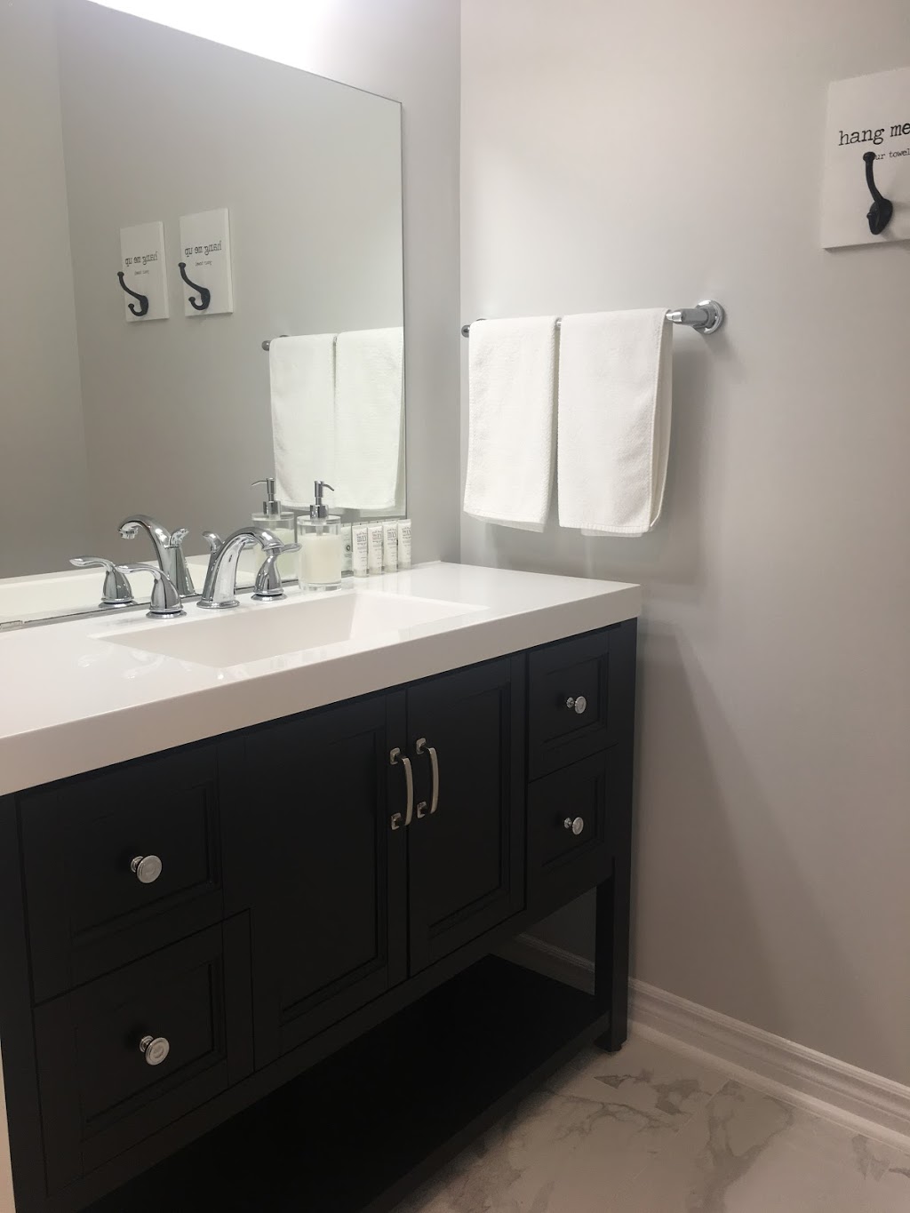 County Buzzz Bed & Breakfast | 19039 Loyalist Pkwy, Consecon, ON K0K 1T0, Canada | Phone: (647) 233-5123
