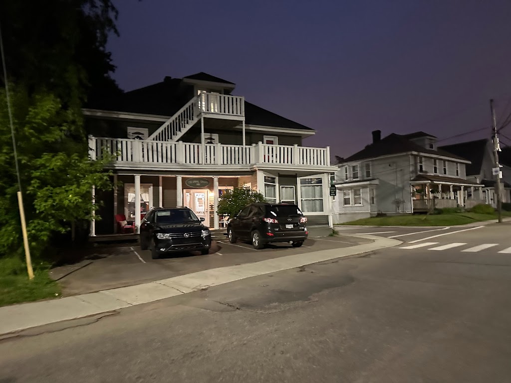 Colonial Charm Inn | 9 Euston St, Charlottetown, PE C1A 1V5, Canada | Phone: (902) 892-8934