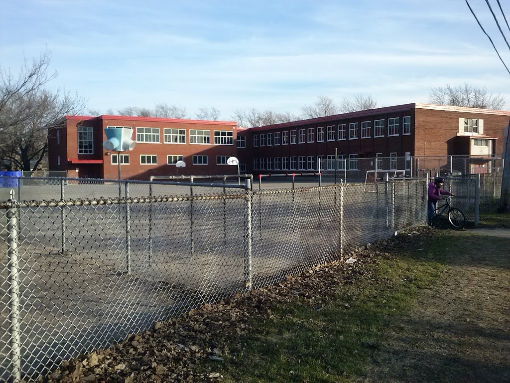 Primary School Saint Gilles | 220 Rue Dauphin, Laval, QC H7G 3V8, Canada | Phone: (450) 662-7000
