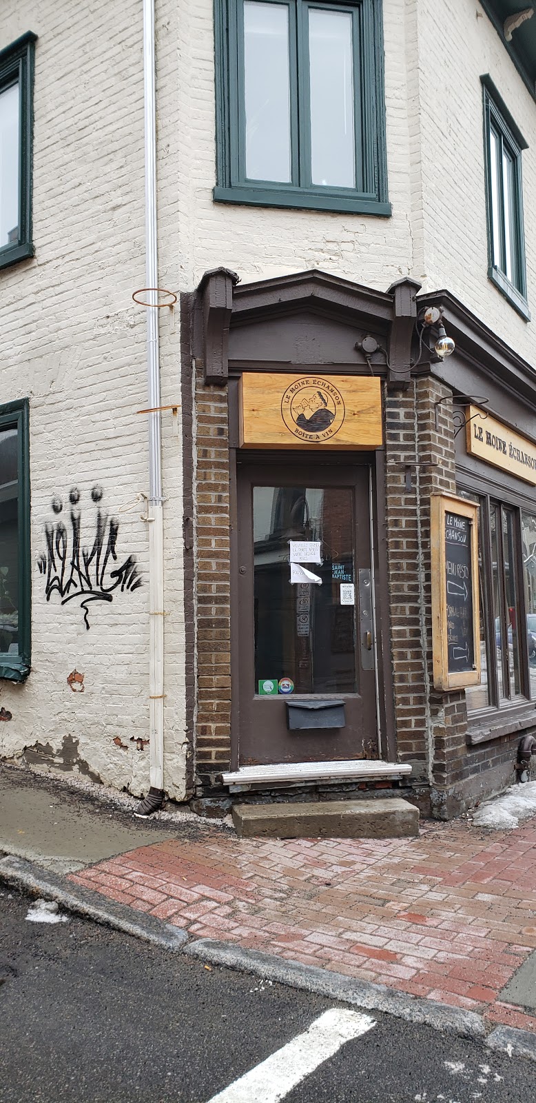 Le Moine Echanson | 585 Rue Saint-Jean, Québec, QC G1R 1P5, Canada | Phone: (418) 524-7832