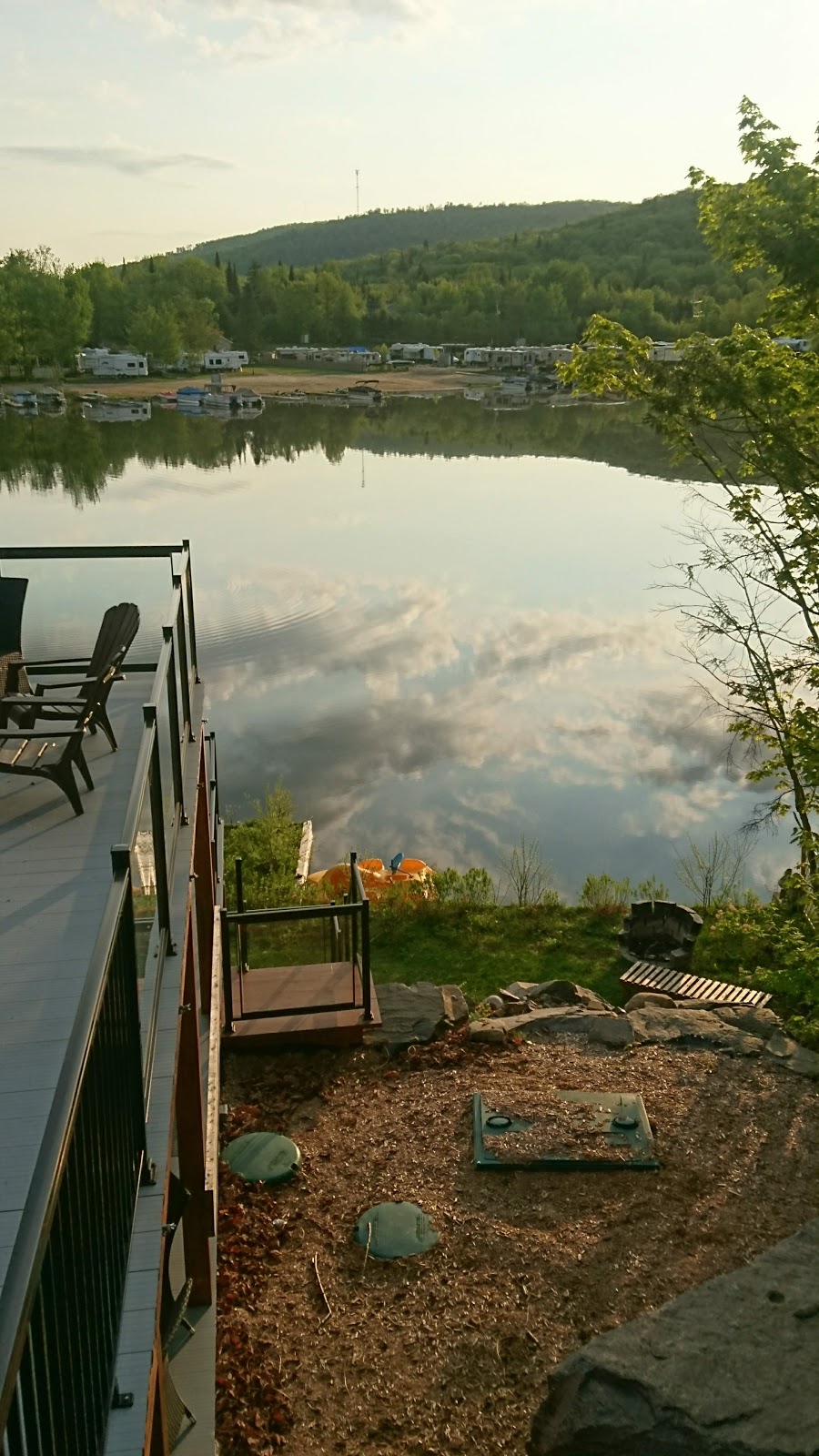 Chalet Villa de la Salle | 2039 Chemin du Lac Sept Îles, Saint-Raymond, QC G3L 2S3, Canada | Phone: (581) 702-0624