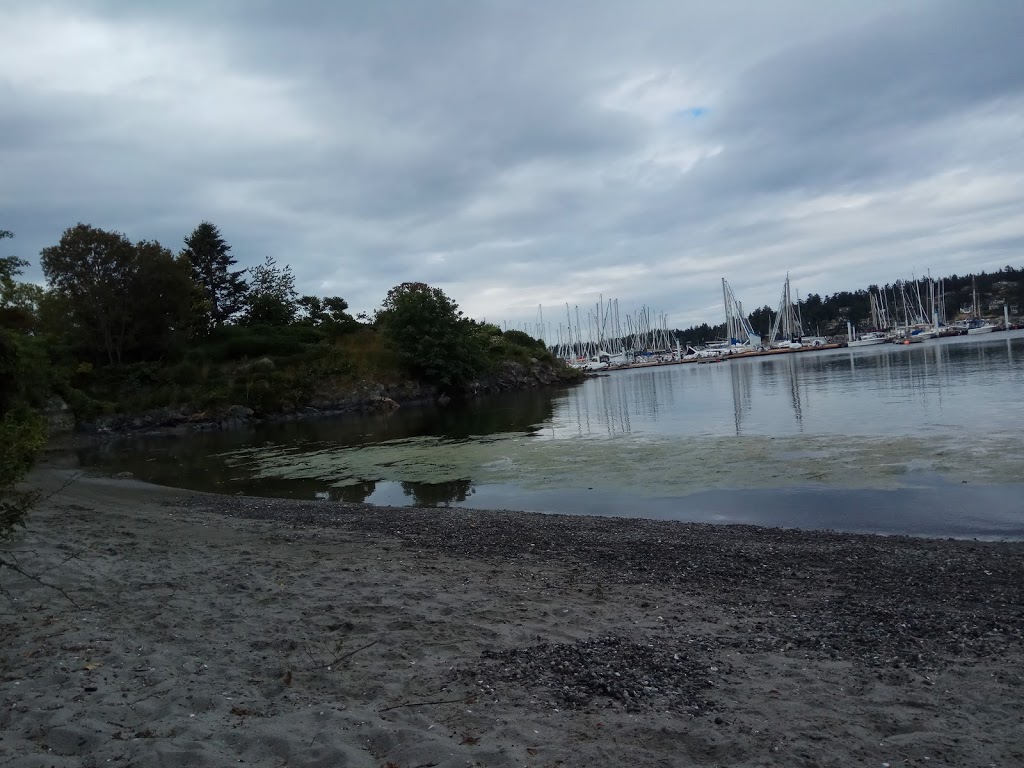 Loon Bay Park | 3290-3270 Beach Dr, Victoria, BC V8R 6M1, Canada