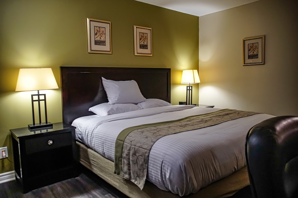 Skyland Motel Inn & Suites | 208 Main St W, Huntsville, ON P1H 1Y1, Canada | Phone: (705) 789-4424