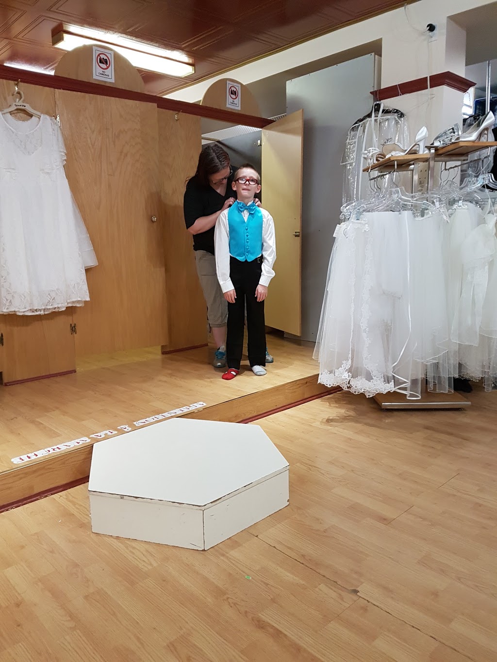Prince et Princesse Dun Jour | 213 Rue Sainte-Catherine, Saint-Constant, QC J5A 2H3, Canada | Phone: (450) 635-5758
