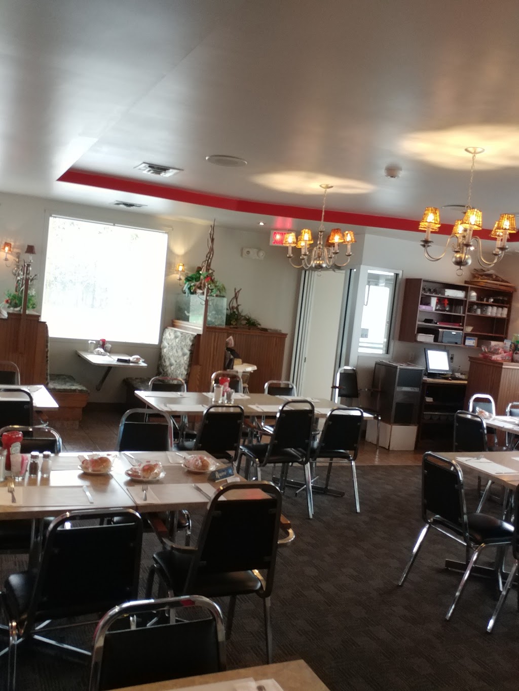 Restaurant Le Toit Rouge | 165 Rue Principale, Sainte-Anne-de-la-Pérade, QC G0X 2J0, Canada | Phone: (418) 325-2603