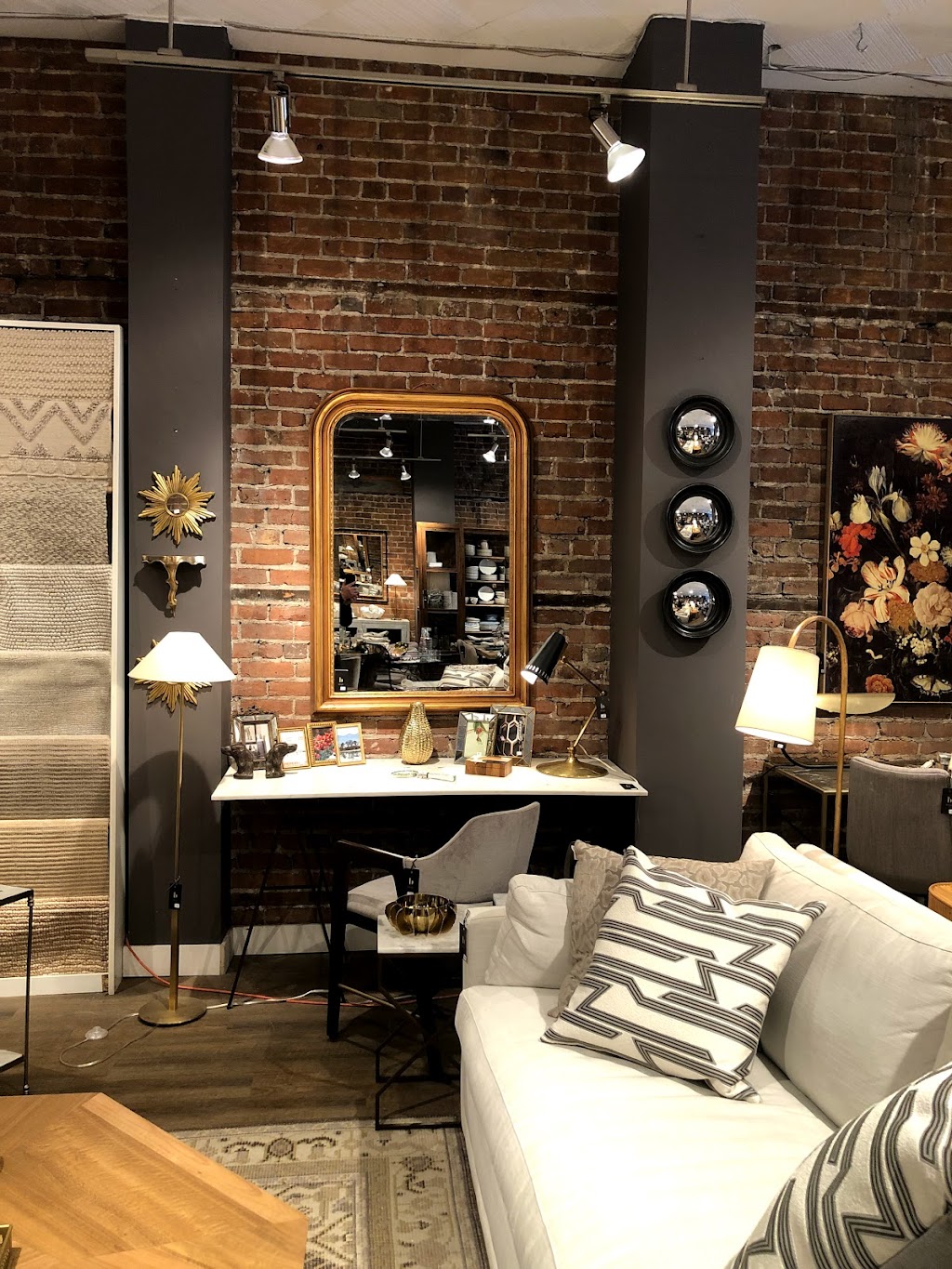 beige | 2480 R. Notre Dame O, Montréal, QC H3J 1N6, Canada | Phone: (514) 989-8585