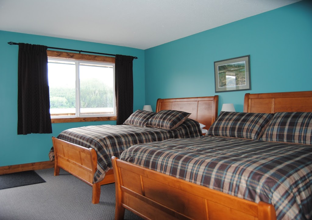 Knight Inlet Lodge | 8574 Reinhold Rd #4, Black Creek, BC V9J 1B4, Canada | Phone: (250) 337-1953