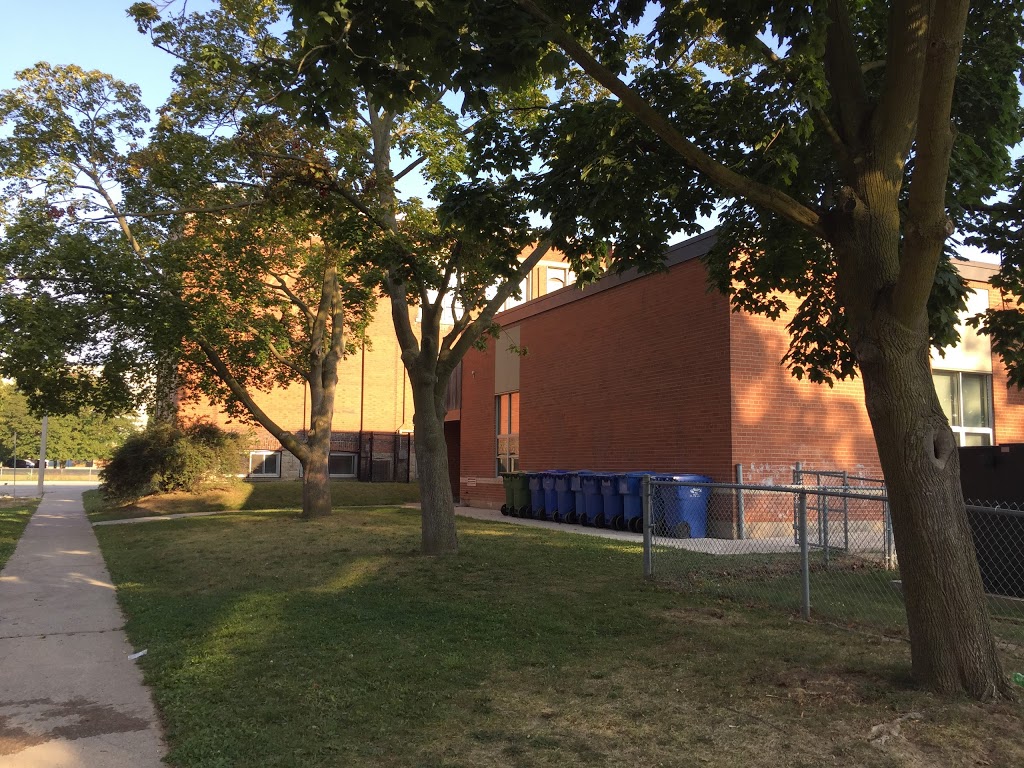 Central Public School | 638 Brant St, Burlington, ON L7R 2H2, Canada | Phone: (905) 634-7739