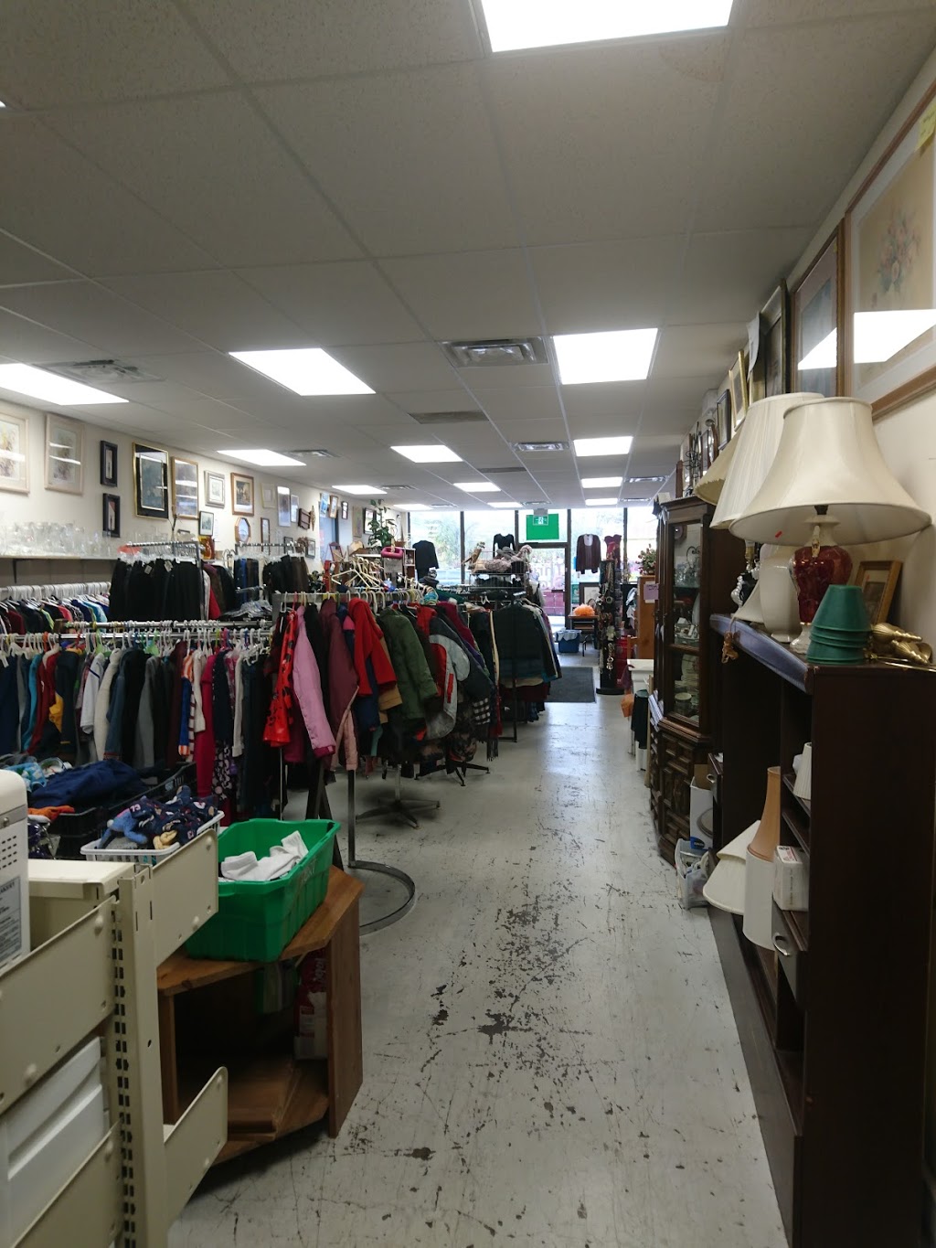 Vincents Store | 5970 Lundys Ln, Niagara Falls, ON L2G 5Z7, Canada | Phone: (289) 296-3807