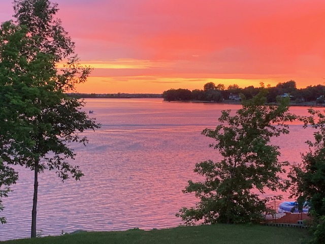 Le Ptit Château | 1101 Chem. du Fleuve, Les Cèdres, QC J7X 1B7, Canada | Phone: (450) 452-0330