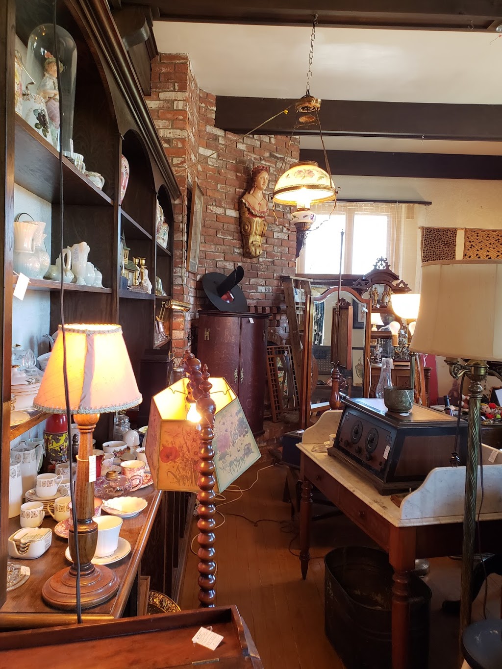 Antiques Post Office Mall | 340 Island Hwy, Ladysmith, BC V9G, Canada | Phone: (250) 245-7984