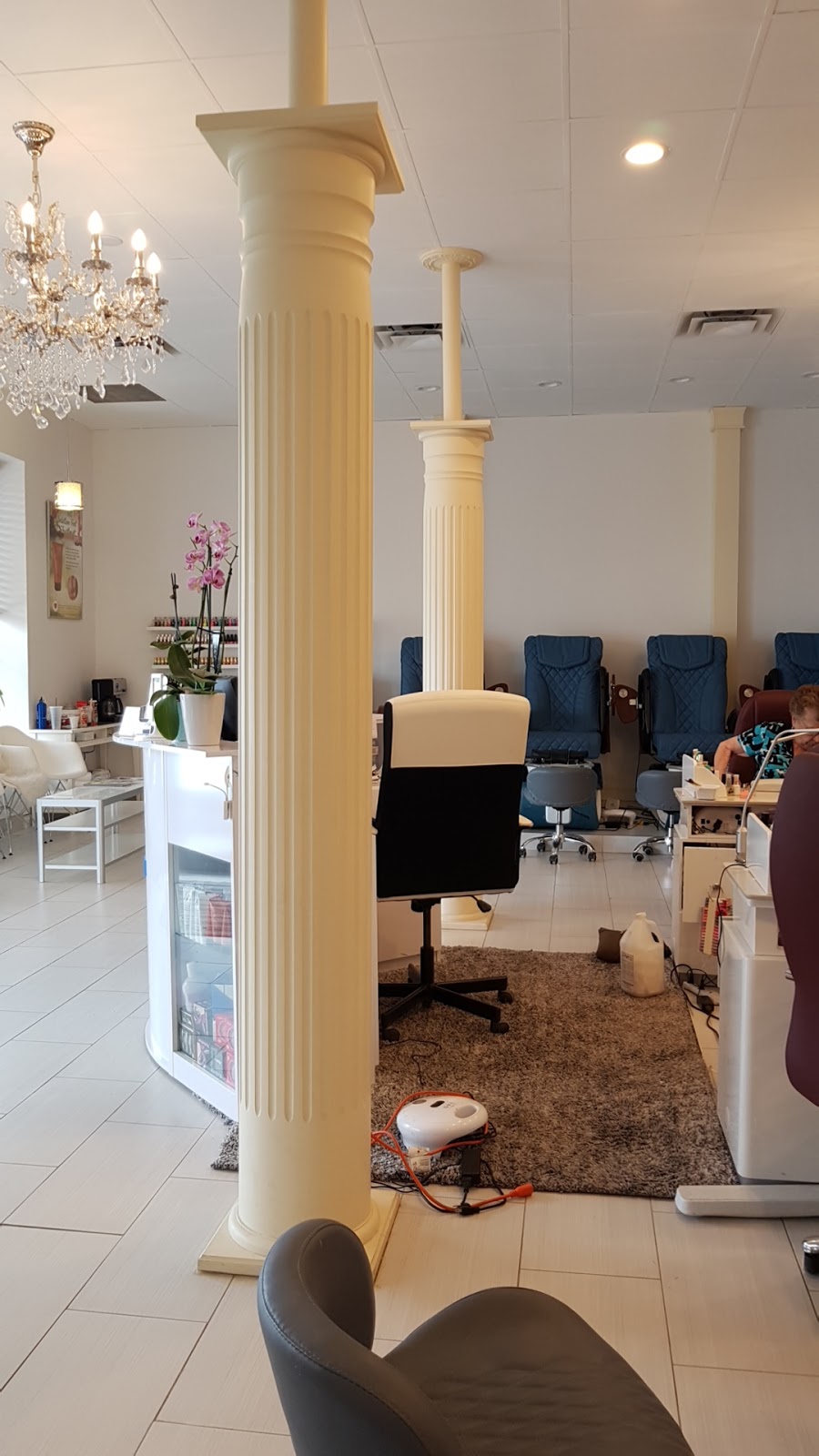 Arctic Nails and Hair Salon | 5846 Drummond Rd #3, Niagara Falls, ON L2G 4L5, Canada | Phone: (905) 357-9339
