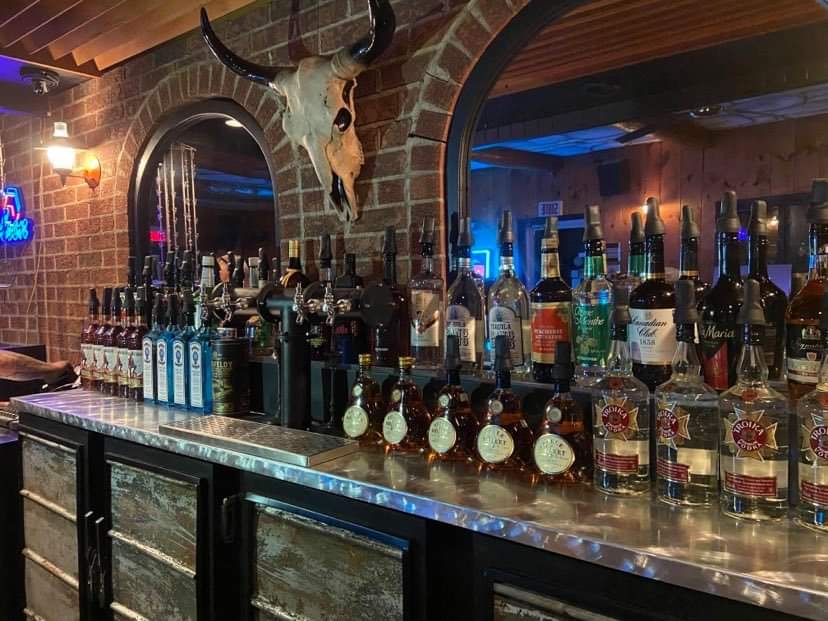 bar le camping | 1080 Rue des Bouleaux, Sainte-Eulalie, QC G0Z 1E0, Canada | Phone: (873) 383-3025