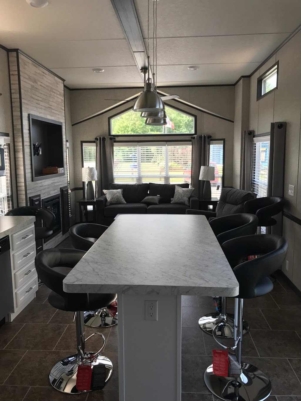J & B Trailer Sales | 21 Allingham Ln, Combermere, ON K0J 1L0, Canada | Phone: (613) 756-3014