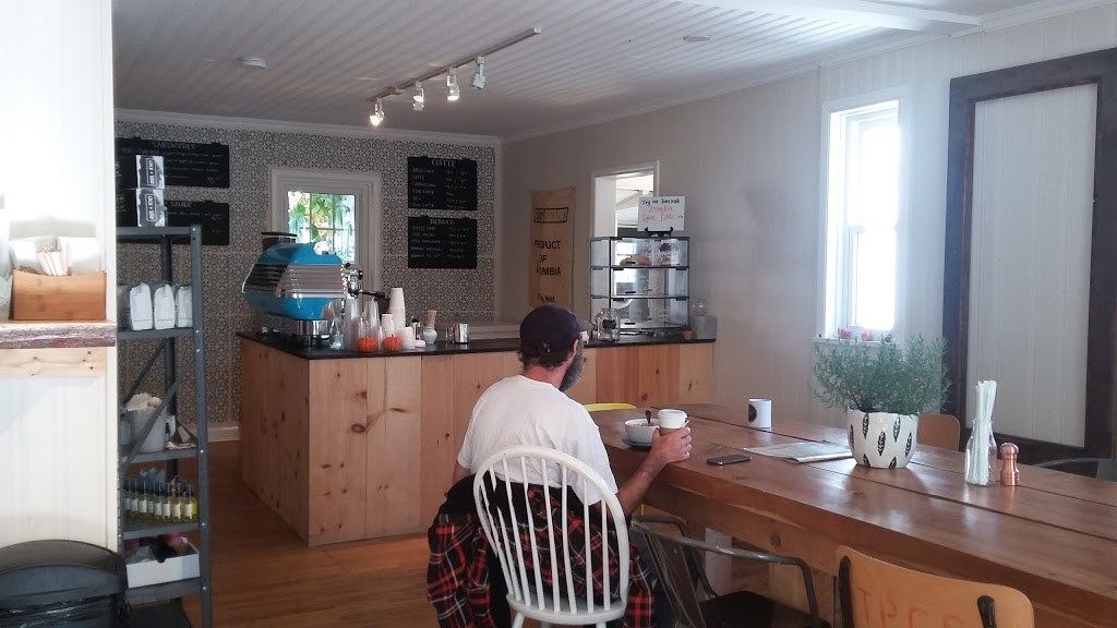 The Lodge | 376 Main Street Bath, Bath, ON K0H 1G0, Canada | Phone: (613) 352-8787