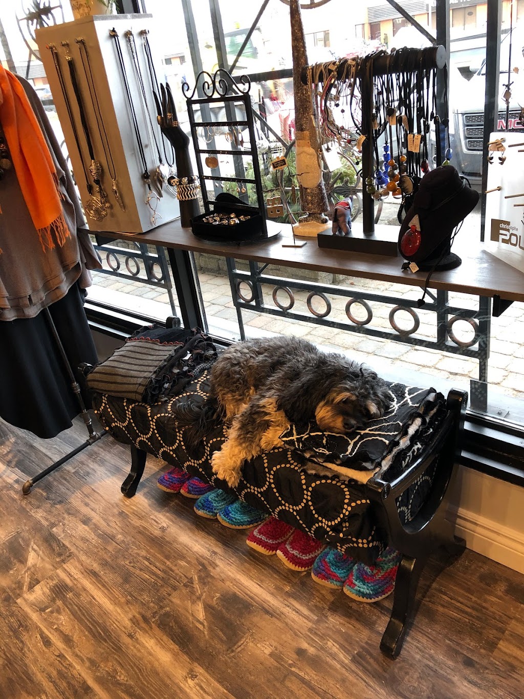 Lousje & Bean Boutique | 280 Welland Ave, St. Catharines, ON L2R 2P9, Canada | Phone: (289) 230-8815