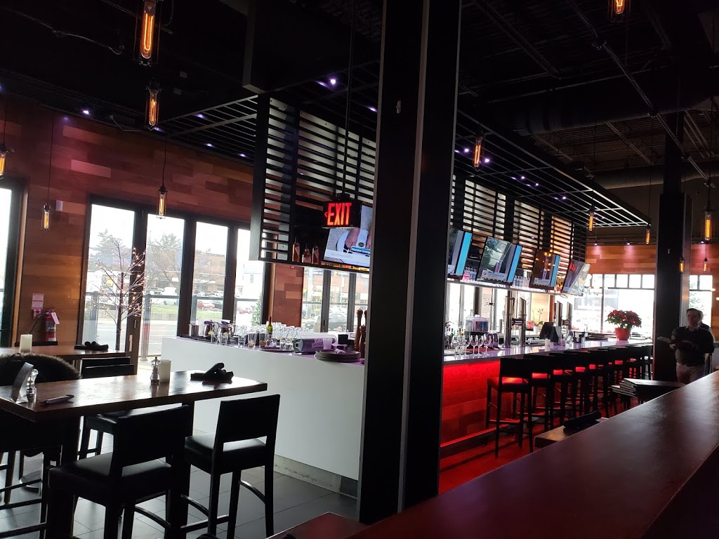 Bâton Rouge Steakhouse & Bar | 336 Bayfield St, Barrie, ON L4M 3B9, Canada | Phone: (705) 726-7171