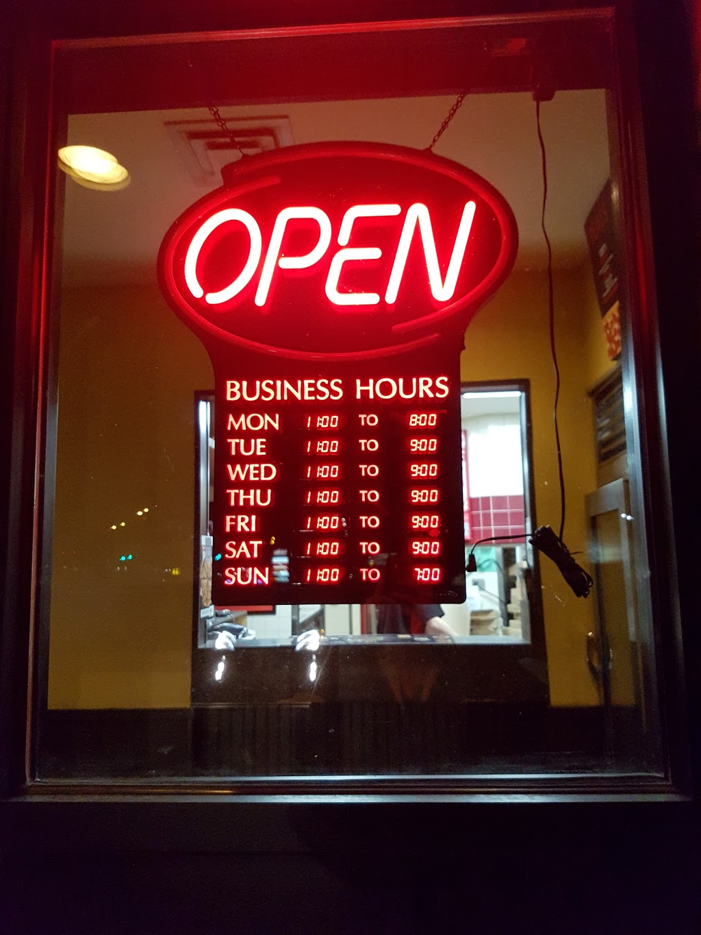 Pizza Hut | 70 Dufferin St, Perth, ON K7H 3A7, Canada | Phone: (613) 264-1010