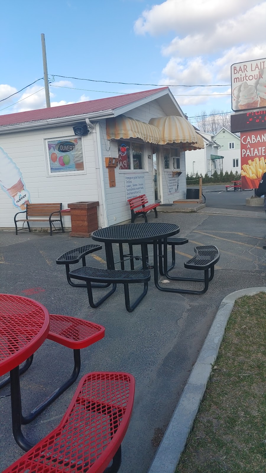 Bar Laitier Mistouk | 5471 Avenue du Pont N, Alma, QC G8E 1V2, Canada | Phone: (418) 347-5026