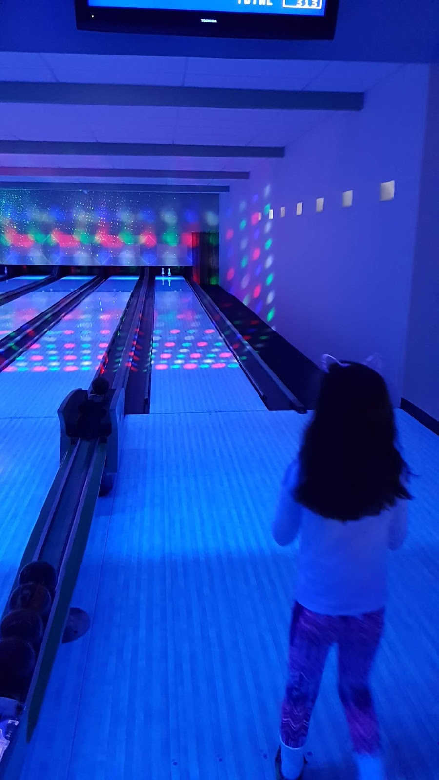 Miracle Lanes | 2375 Bevan Ave, Sidney, BC V8L 4M9, Canada | Phone: (250) 656-2431