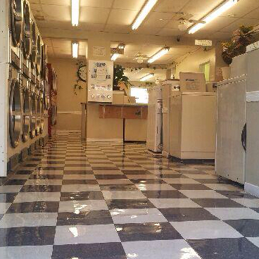 Gananoque Coin Laundry | 88 Charles St N, Gananoque, ON K7G 1T7, Canada | Phone: (613) 382-5720