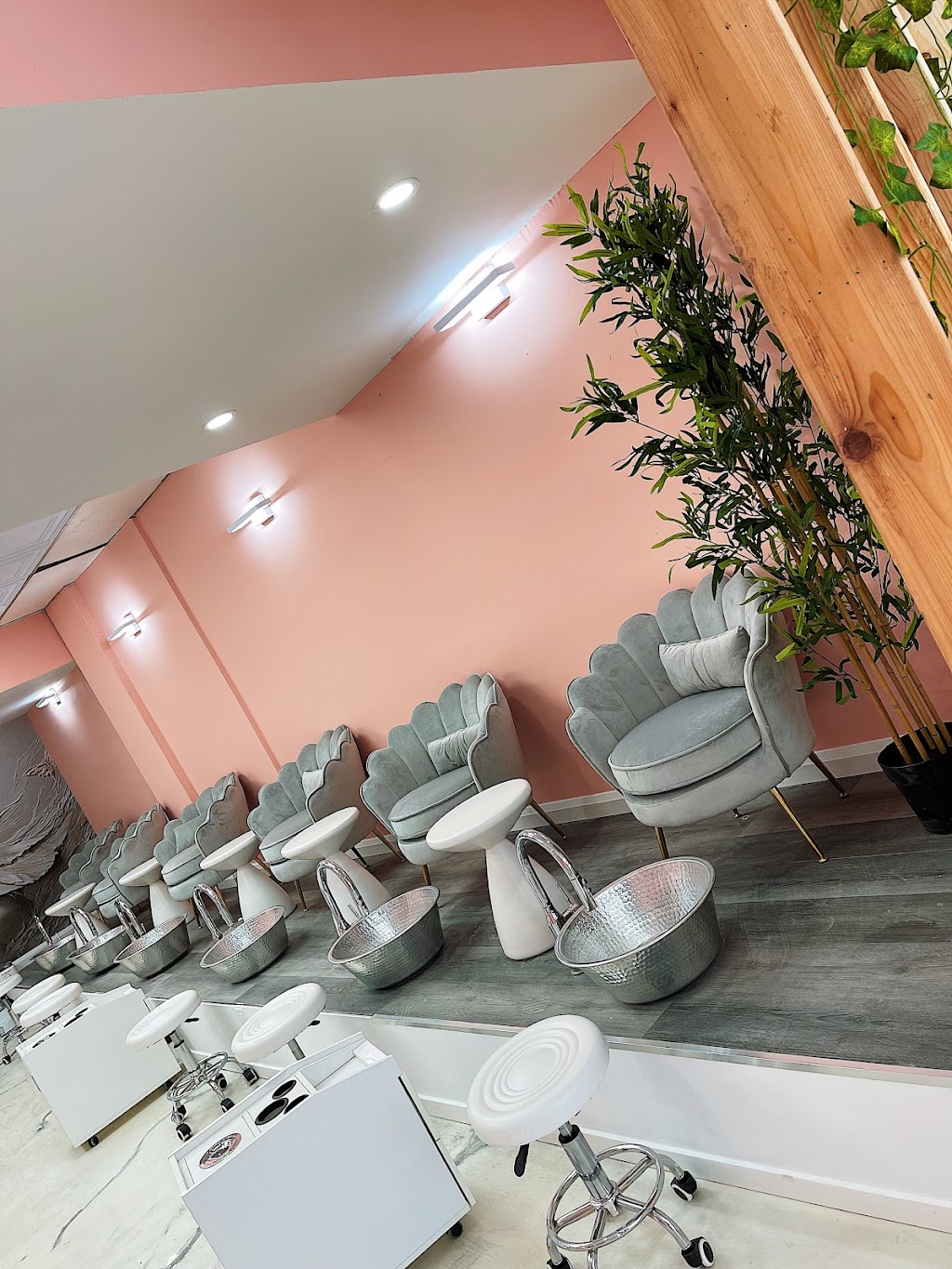 Magic Emporium Spa | 755 Jane St, Toronto, ON M6N 4B3, Canada | Phone: (416) 762-1000