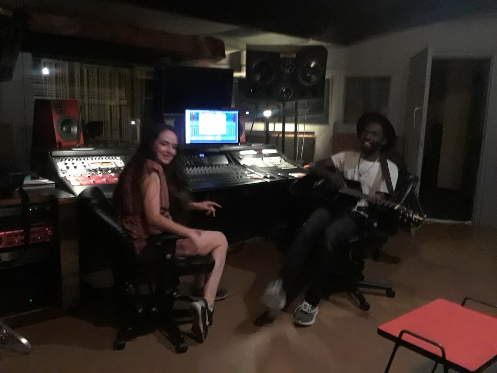 Raven Street Studios | 1540 Raven Ave, Ottawa, ON K1Z 7Y9, Canada | Phone: (613) 798-0070
