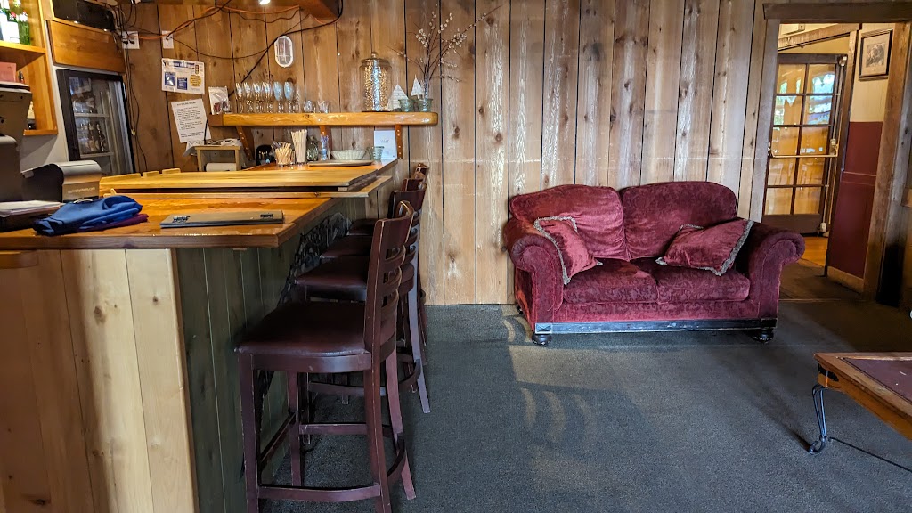 Heriot Bay Inn | 673 Hotel Rd, Heriot Bay, BC V0P 1H0, Canada | Phone: (250) 285-3322