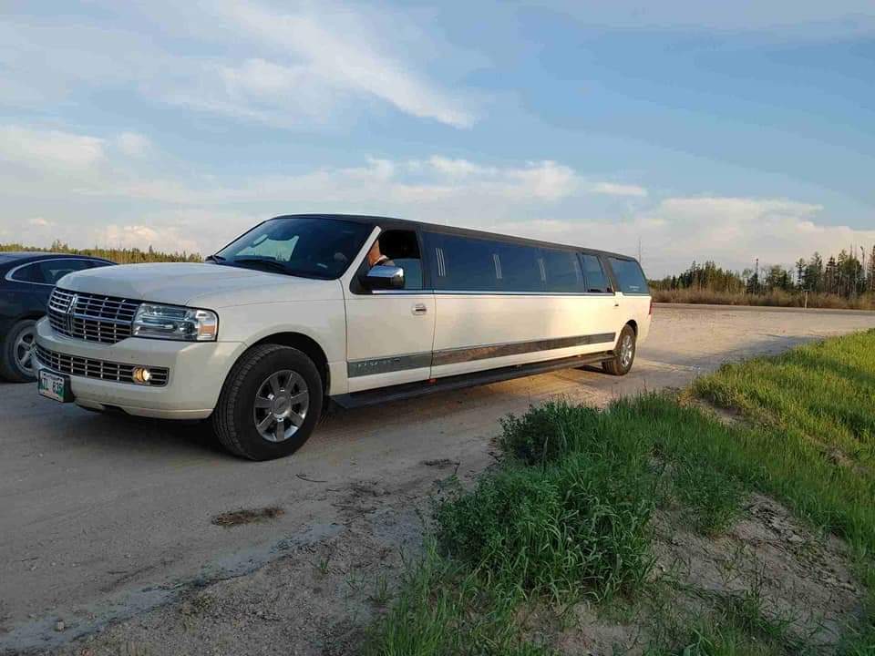 A Royal Limousine Services | Wayfield Dr, Winnipeg, MB R3T 6E1, Canada | Phone: (204) 951-8381