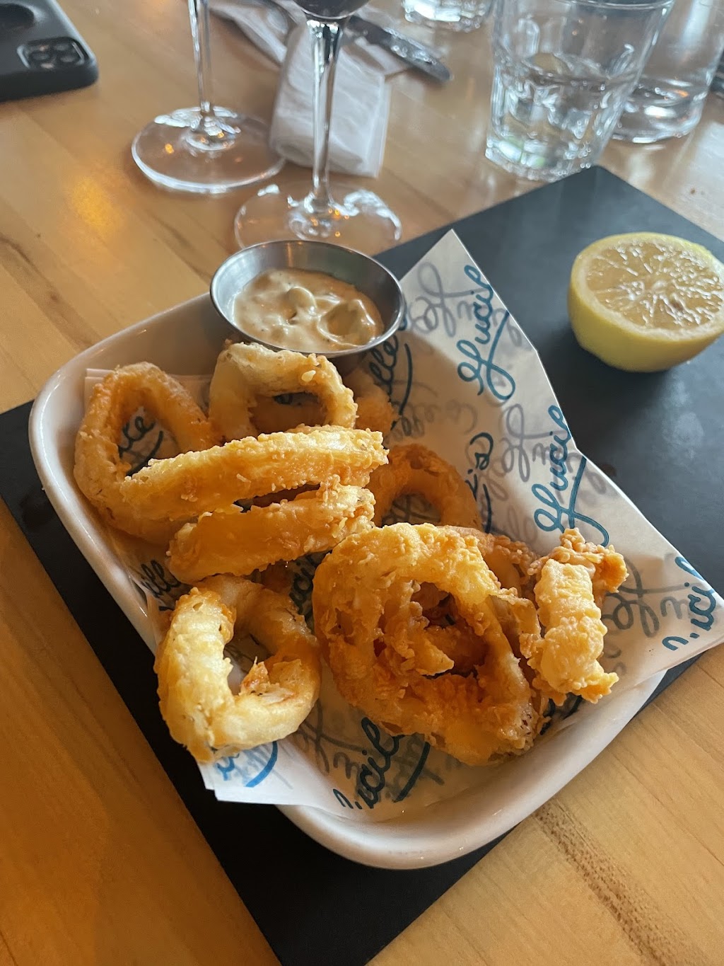 Lucilles Laval | 2565 Bd Daniel-Johnson, Laval, QC H7T 1S8, Canada | Phone: (450) 978-0950