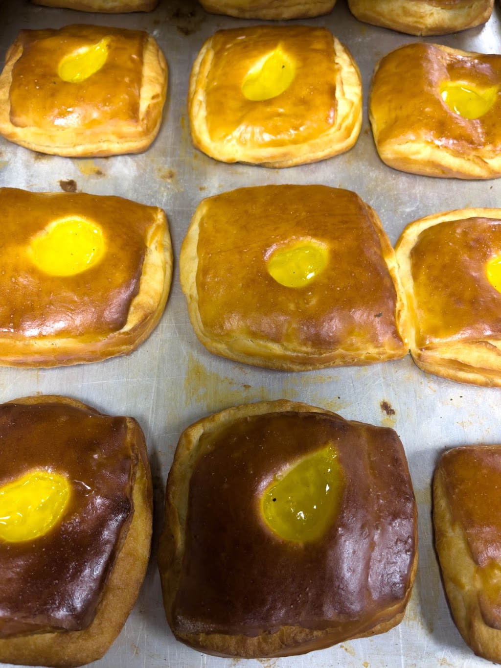 Seventy-Seven Bakery | 120 Erie St S, Leamington, ON N8H 3B6, Canada | Phone: (519) 326-0999