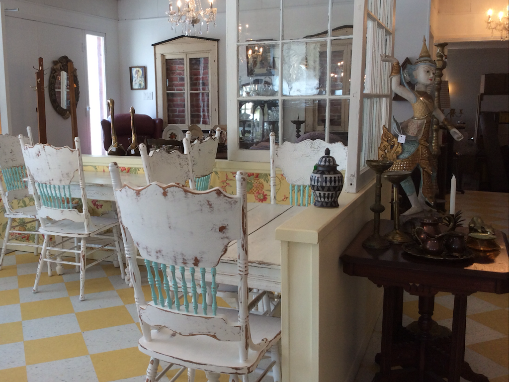 Café brocante Victor | 2361 Ave Principale, Saint-Élie-de-Caxton, QC G0X 2N0, Canada | Phone: (514) 258-4735