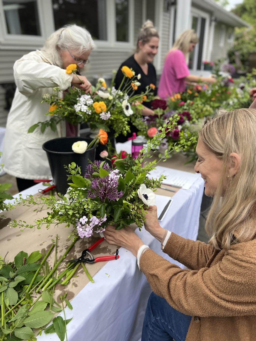 Sweetbriar Flower Farm | 23293 34a Ave, Langley Twp, BC V2Z 2H6, Canada | Phone: (604) 828-5061