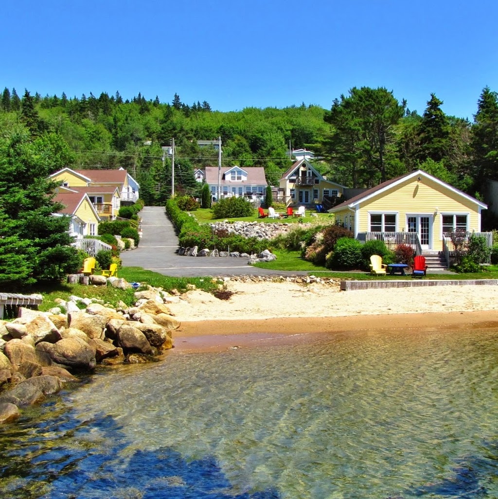 Larindas Landing Oceanfront Cottages | 7532 St Margarets Bay Rd, Boutiliers Point, NS B3Z 1S6, Canada | Phone: (866) 766-2233